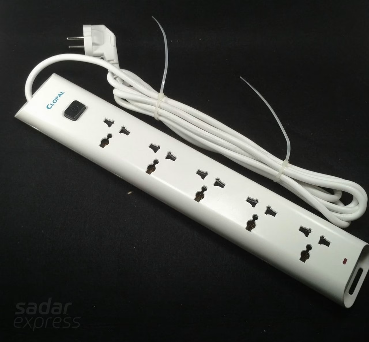 Clopal CP114 3 plug/4 socket power multiplier extension 1 Clopal CP114 3 plug/4 socket power multiplier extension